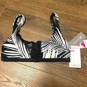 Athleta bikini top size medium new with tags.